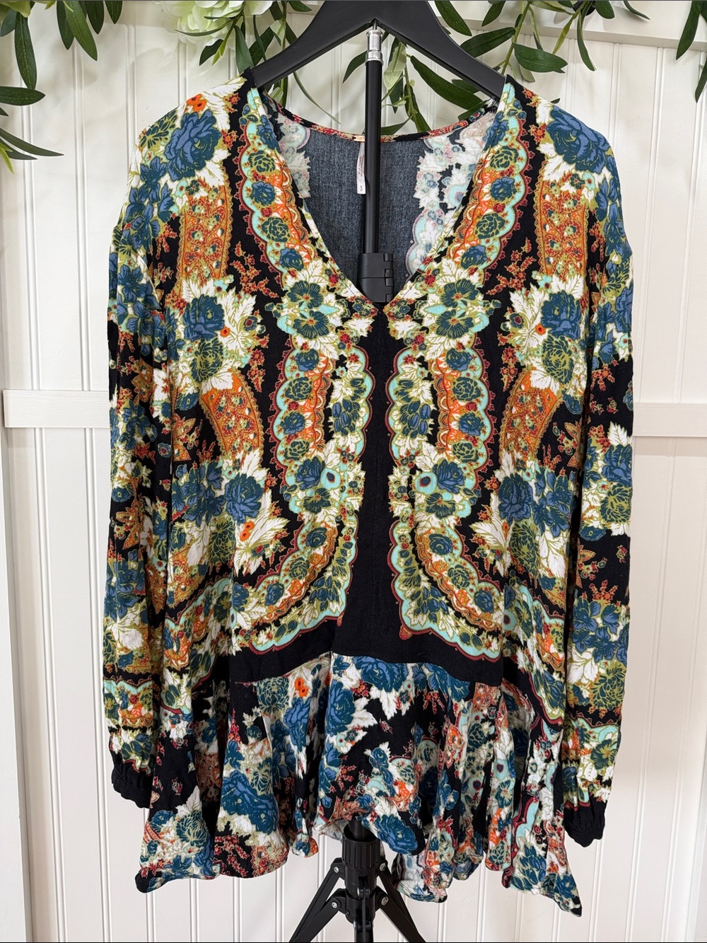 #1060 FREE PEOPLE Black Multi Floral Paisley V-Neck Tunic